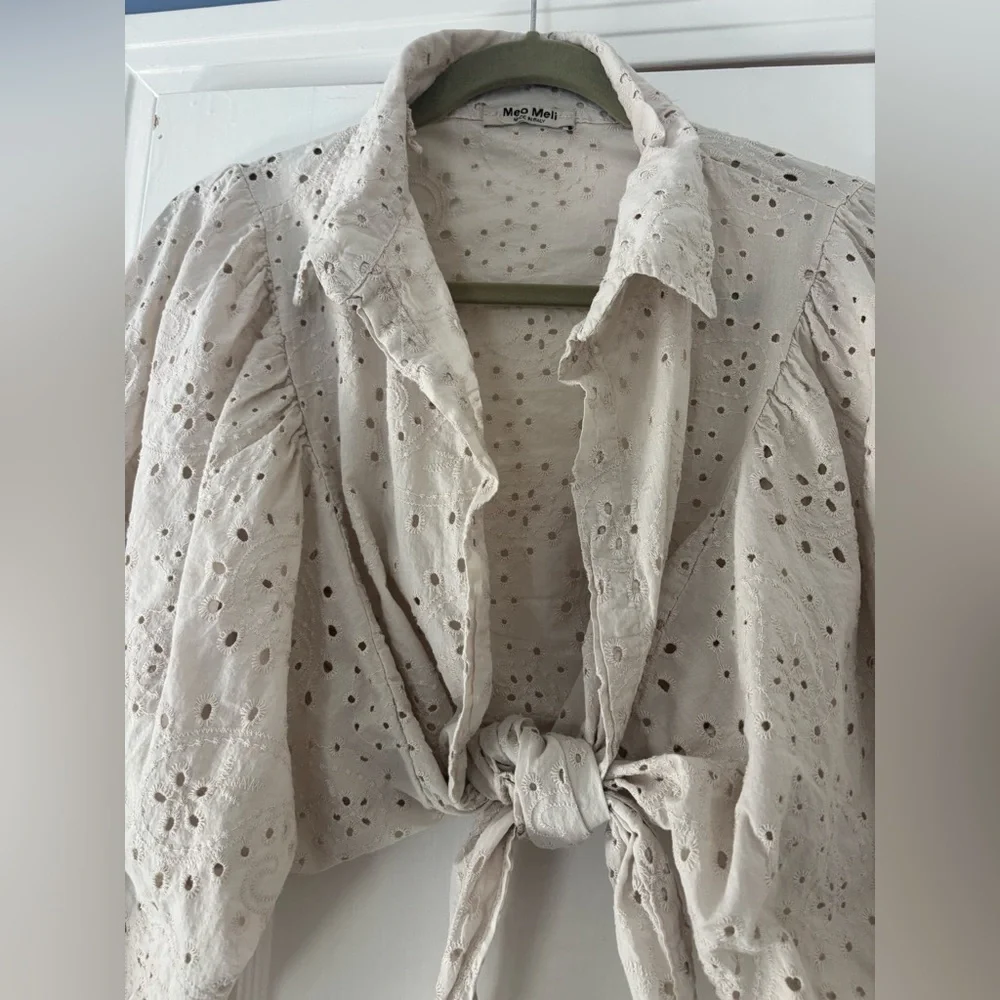 Meo Meli Cream Eyelet Tie-Front Blouse Size Small - Picture 4 of 10
